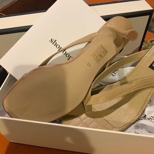 Shop Bop brand new in box Senso kitten heel sandal nude size 40. Fits like 9